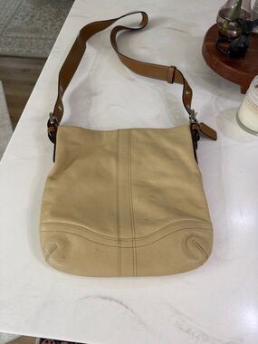 Coach bag vintage Women's Beige Leather Shoulder Bag
